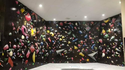 神奈川県のクライミング施設「ボルダリングジム Lamp+（ランププラス）」